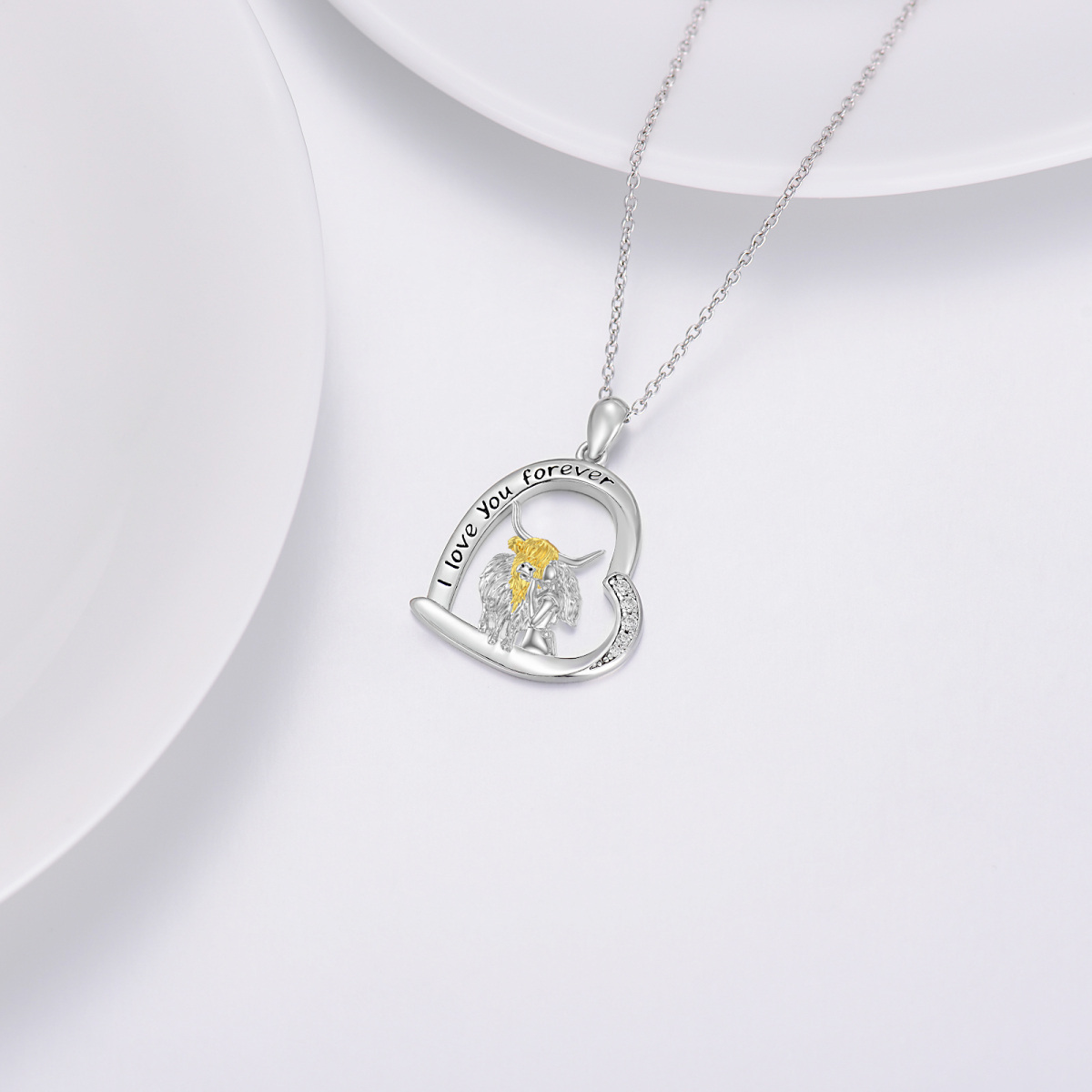 Collar con colgante de corazón de vaca con circonita cúbica de dos tonos en plata de ley y palabra grabada-4