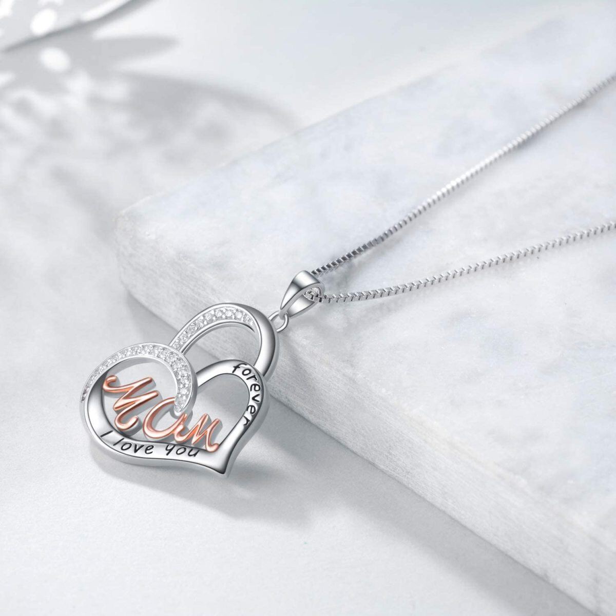 Collar con colgante de corazón de circonita cúbica de dos tonos en plata de ley con palabra grabada-3