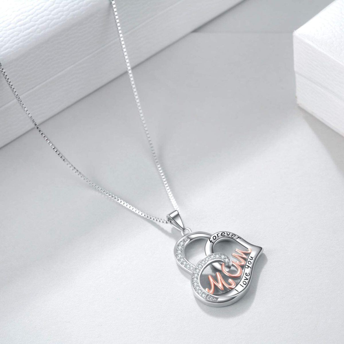 Collar con colgante de corazón de circonita cúbica de dos tonos en plata de ley con palabra grabada-4