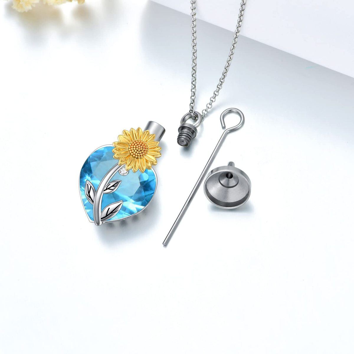 Collana in argento sterling bicolore con cuore di cristallo e girasole per ceneri-4