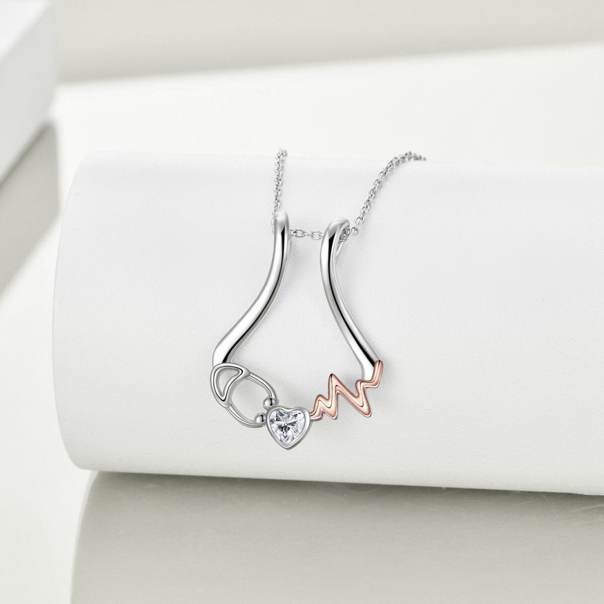 Collar con colgante de estetoscopio y electrocardiograma con circonita cúbica en forma de corazón de dos tonos en plata de ley para mujer-3