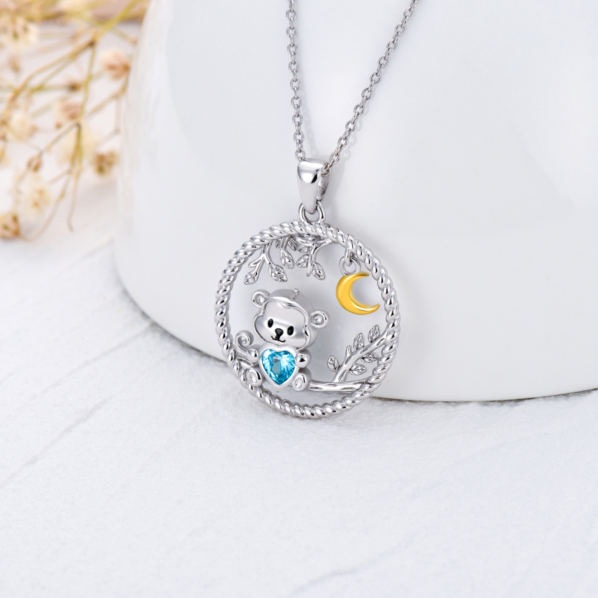 Collar con colgante de luna y hojas de mono con circonita cúbica en forma de corazón de dos tonos de plata de ley-4