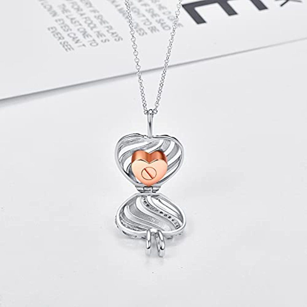 Collana in argento sterling bicolore con cuore in zirconia cubica per le ceneri con parola incisa-5