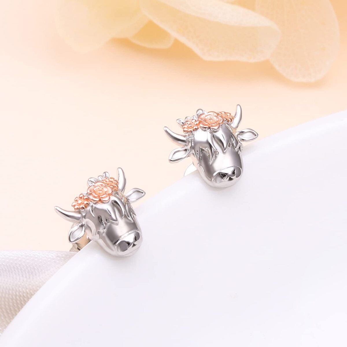 Pendientes de plata de ley bicolor Highland Cow & Flowers-3