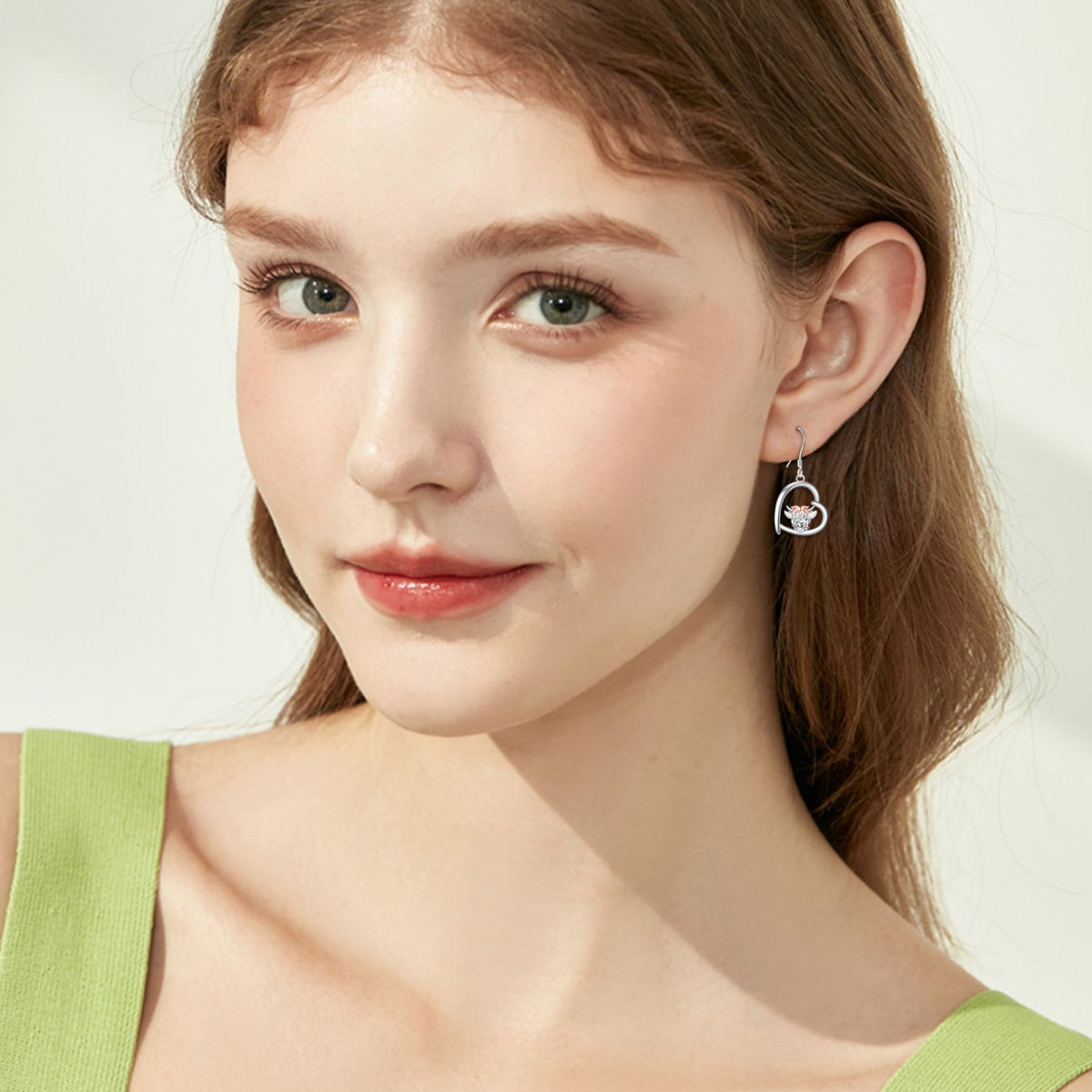 Brincos de prata esterlina em dois tons Highland Cow & Heart Drop Earrings-2