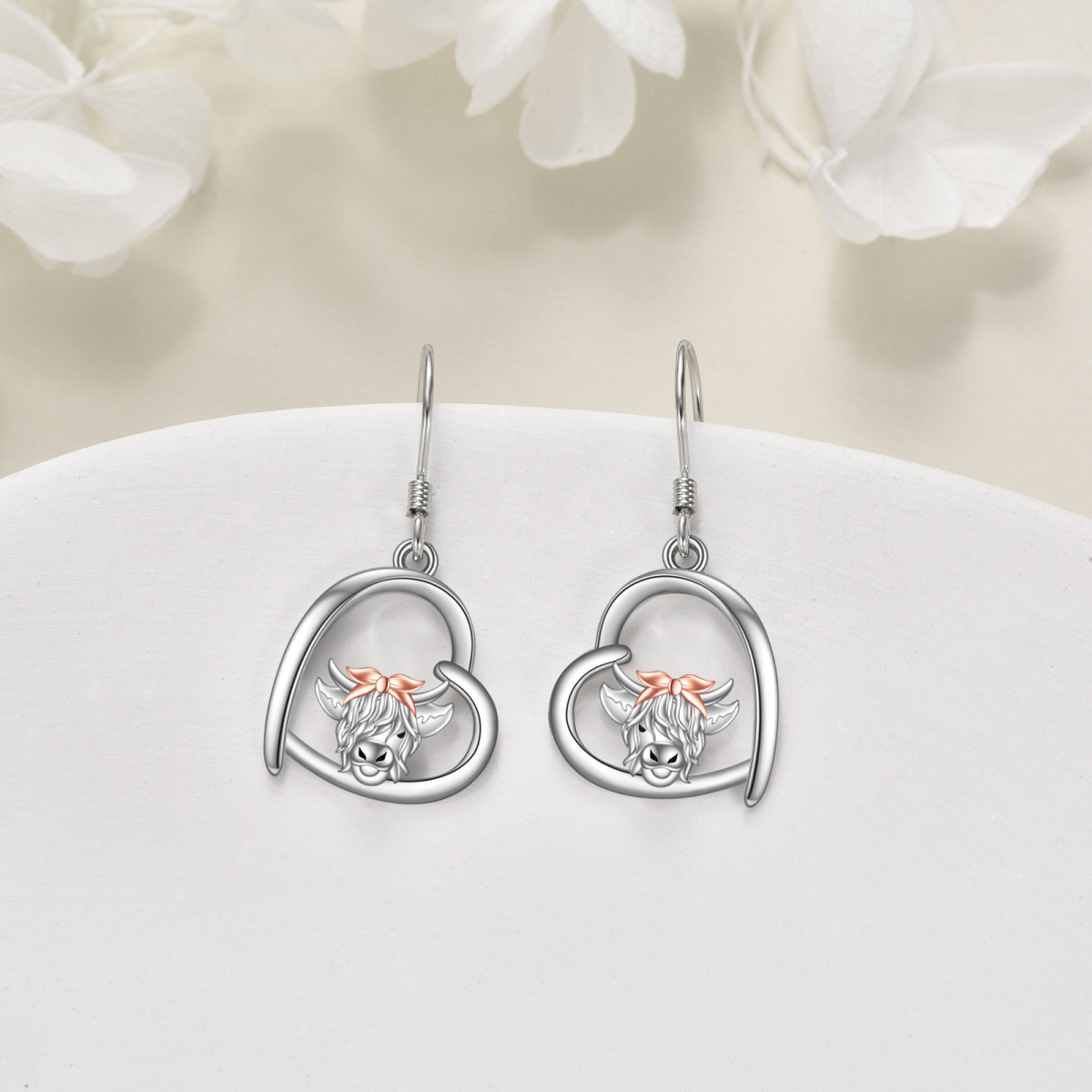 Brincos de prata esterlina em dois tons Highland Cow & Heart Drop Earrings-4