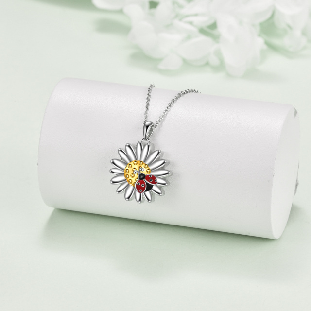 Colar Ladybug & Daisy Urn em prata de lei bicolor com palavra gravada-3