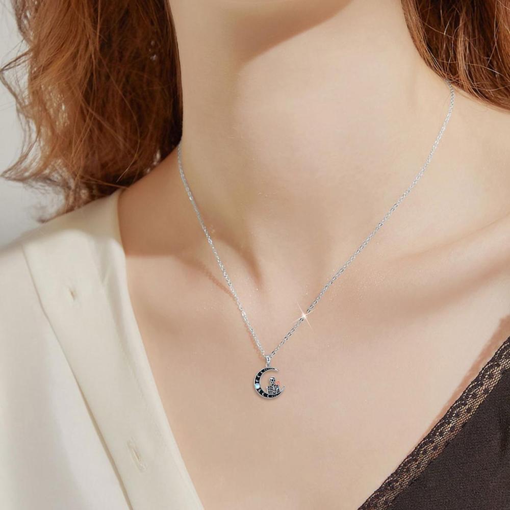 Collar con dije de esqueleto de luna y piedra lunar de dos tonos en plata esterlina para mujer-2