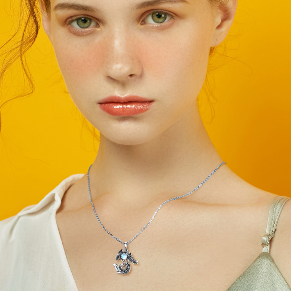 Collar con colgante de fénix y piedra lunar de dos tonos en plata de ley-2