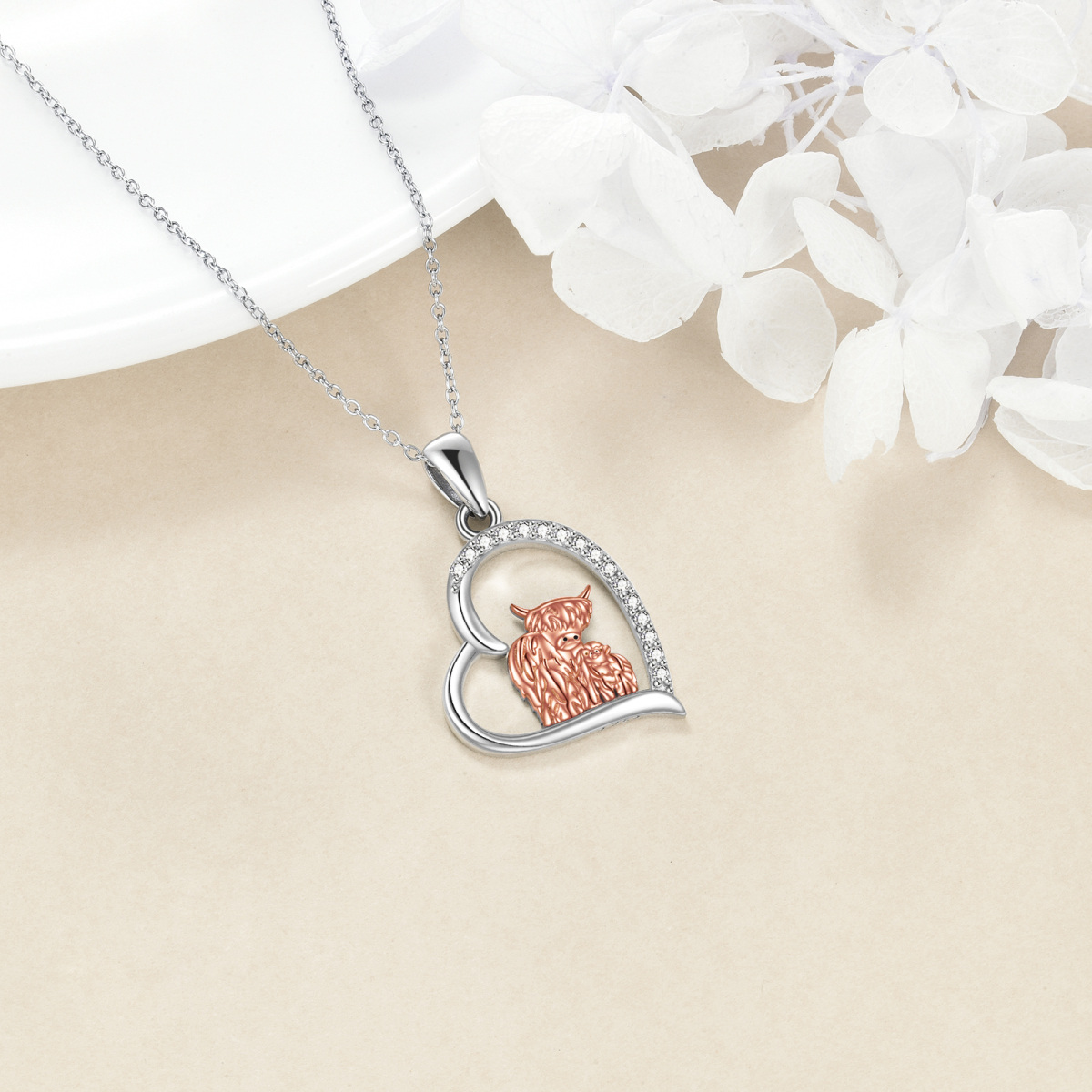 Collar con colgante de plata de ley con circonita cúbica en forma de corazón de dos tonos para madre y bebé, vaca Highland para mujeres y mejores amigas-3