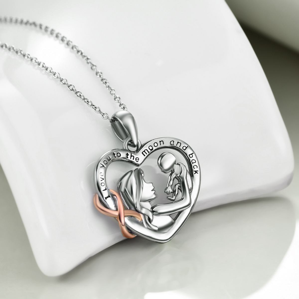 Collana con ciondolo a forma di cuore di mamma in argento sterling bicolore con parola incisa-3