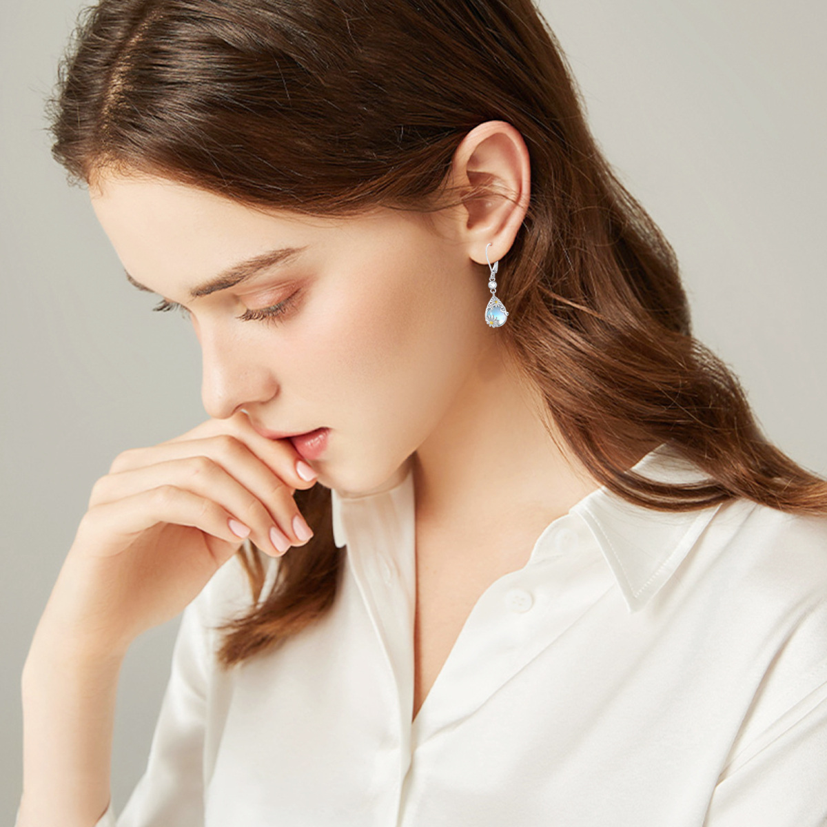 Pendientes de plata de ley bicolor con forma de pera y margarita de piedra de luna-3