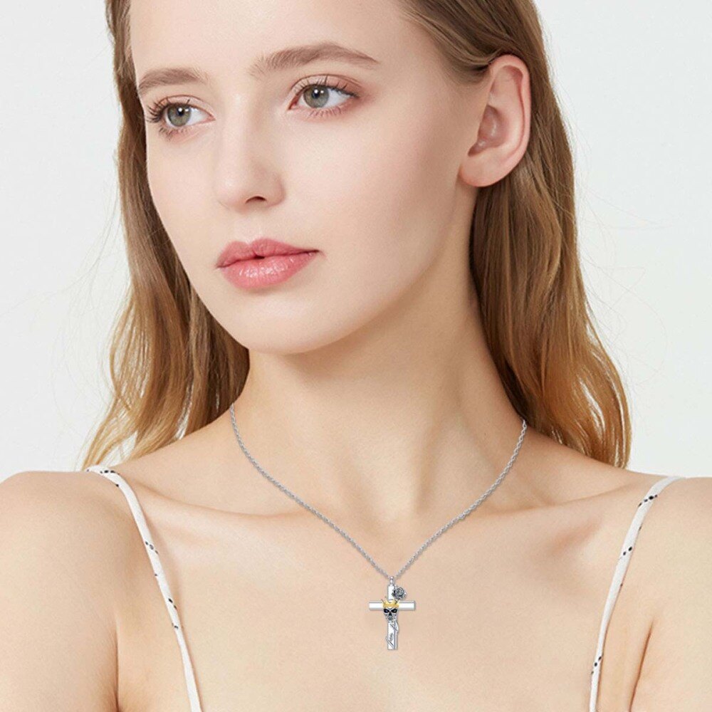 Collar de urna de plata de ley con rosa de dos tonos con cruz y corona con calavera para cenizas para mujer-2