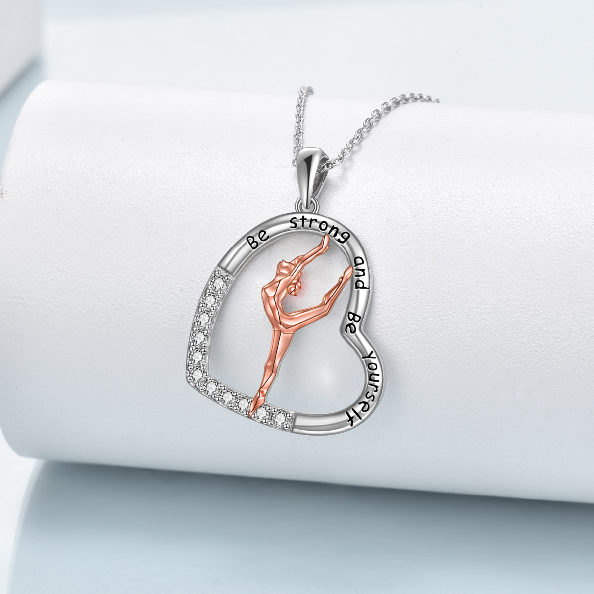 Sterling zilveren tweekleurige ronde cubic zirconia gymnast & hart hanger ketting met gegraveerd woord-4