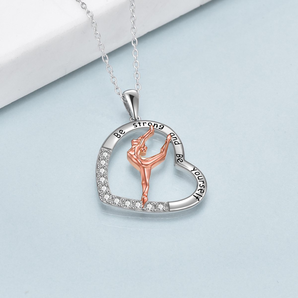 Sterling zilveren tweekleurige ronde cubic zirconia gymnast & hart hanger ketting met gegraveerd woord-5