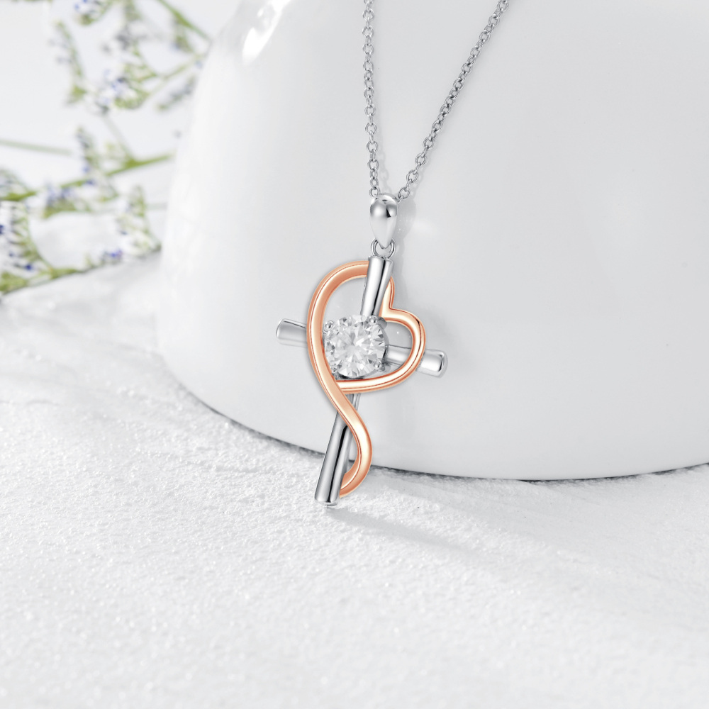 Collier avec pendentif cœur en forme de croix de moissanite ronde bicolore en argent sterling-3