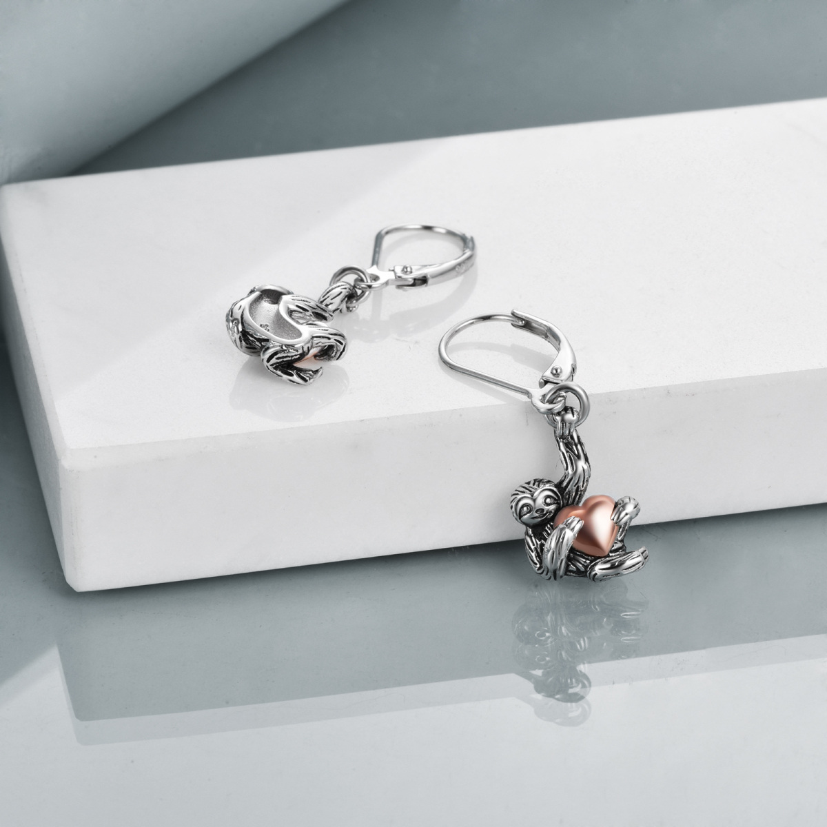 Orecchini a leva in argento sterling con cuore e bradipo bicolore-4