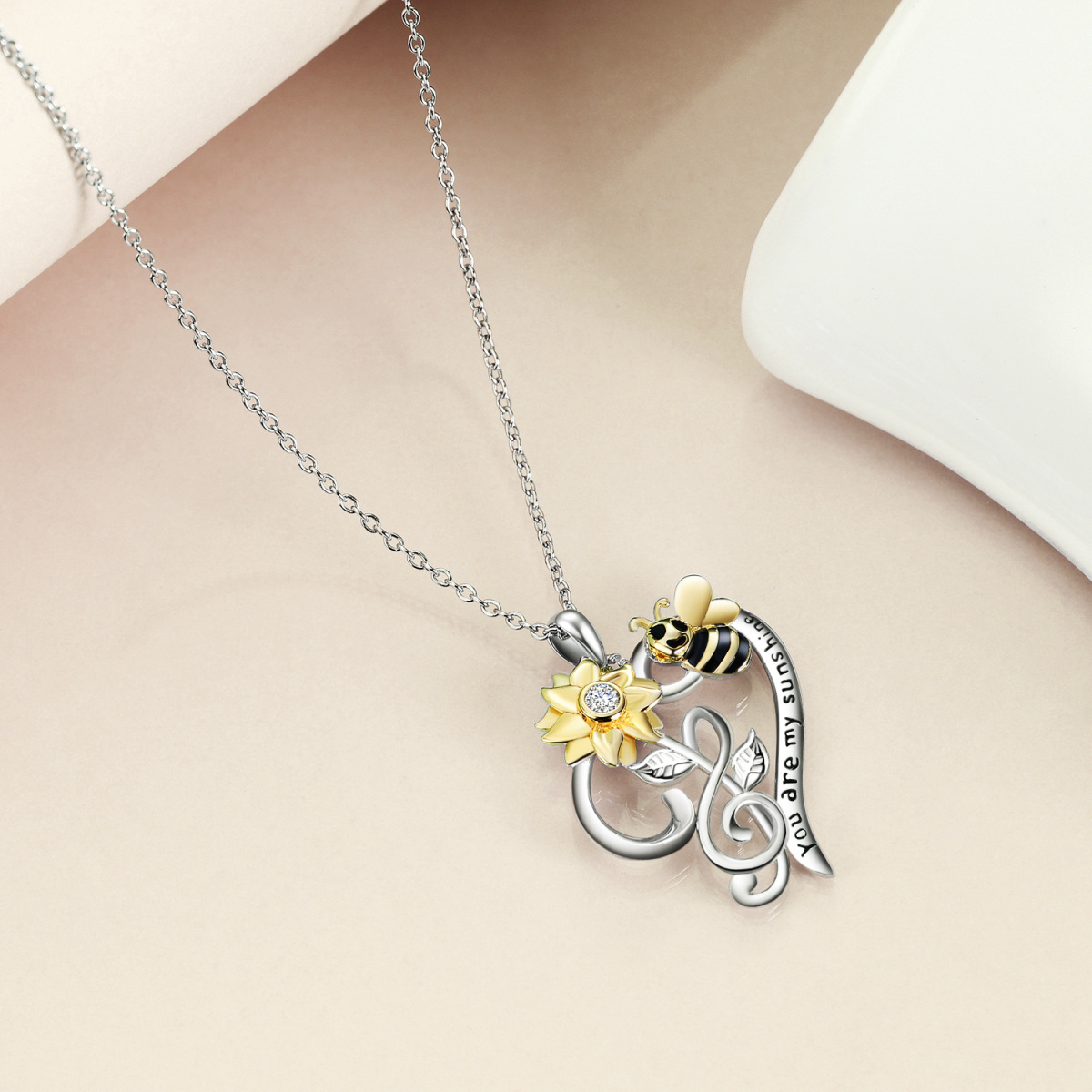 Collar de plata de ley bicolor con colgante de girasol. abeja y corazón con palabra grabada-4