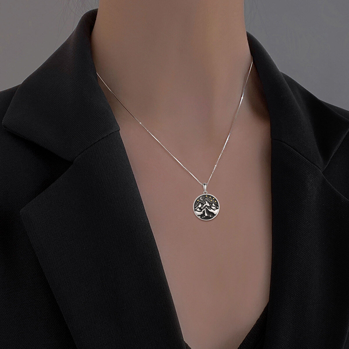 Collar con colgante de estrella de montañas y luna de lobo en dos tonos de plata de ley para mujer-2