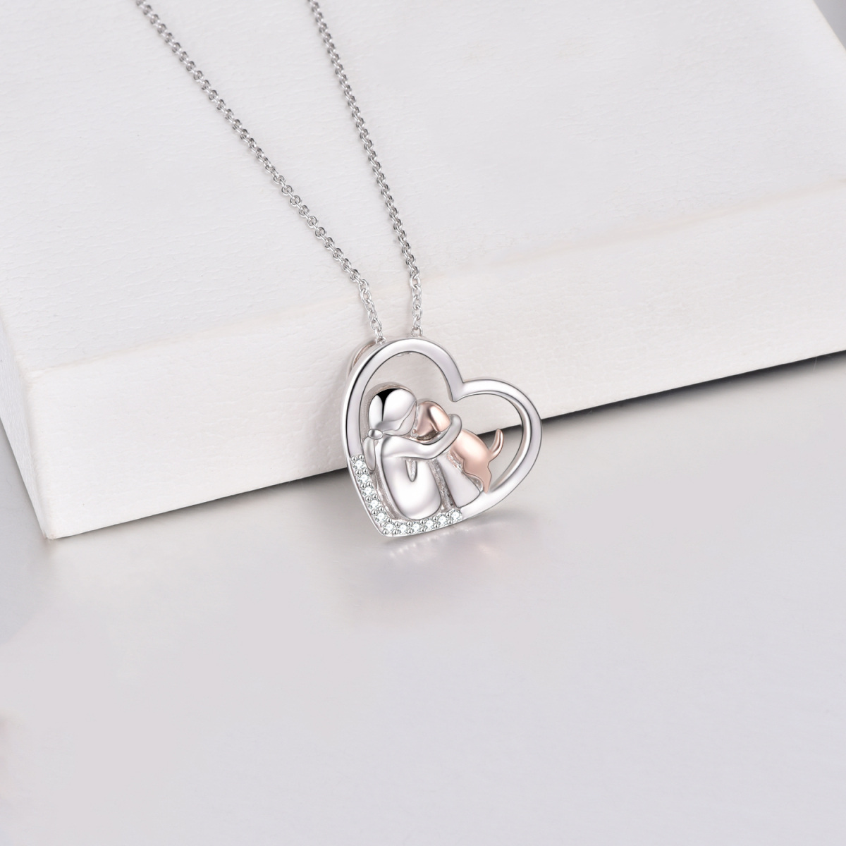 Collana con ciondolo a forma di cane e cuore in argento sterling con zircone bicolore-4