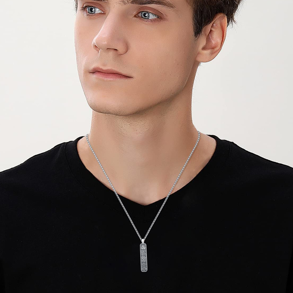 <p>Ontdek onze prachtige Sterling Zilveren Urn Ketting voor As, een prachtig gedenkstuk dat elegantie combineert met sentiment. Speciaal ontworpen voor vrouwen en verkrijgbaar in verschillende vormen, biedt deze levensboom hanger, afgewerkt met een verfijnde zwarte rhodium coating en versierd met de oprechte inscriptie 