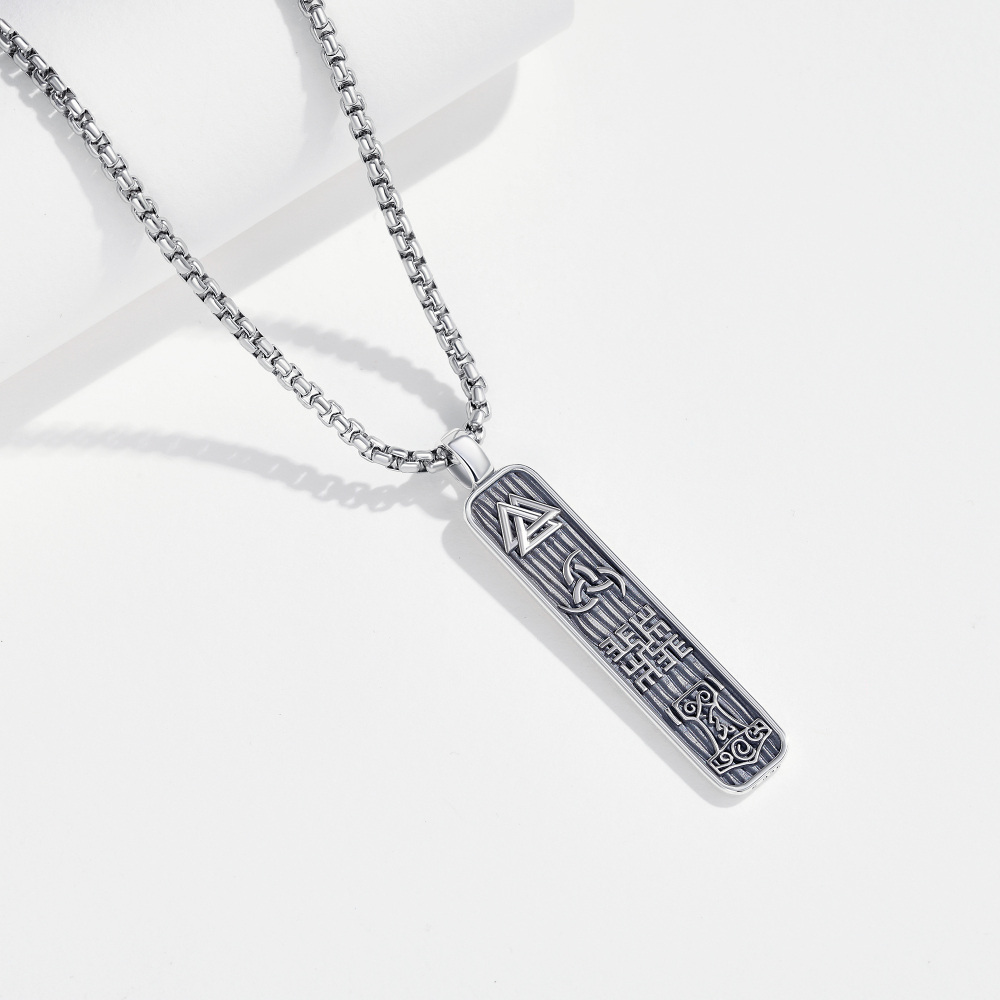 <p>Ontdek onze prachtige Sterling Zilveren Urn Ketting voor As, een prachtig gedenkstuk dat elegantie combineert met sentiment. Speciaal ontworpen voor vrouwen en verkrijgbaar in verschillende vormen, biedt deze levensboom hanger, afgewerkt met een verfijnde zwarte rhodium coating en versierd met de oprechte inscriptie 