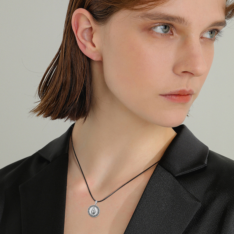 قلادة من الفضة الإسترلينية للرجال مع صورة ذئب مخصصة-3