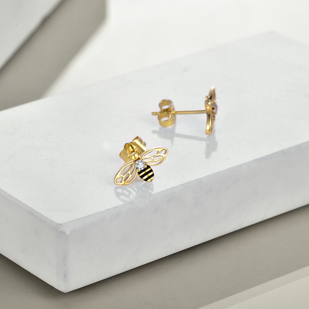 Boucles d'oreilles à tige en argent sterling avec zircone cubique plaquée or jaune en forme d'abeille-4