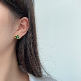 Ohrstecker aus Sterlingsilber mit Gelbgold-Plattierung und kreisförmigem Zirkonia in Form eines vierblättrigen Kleeblatts-2