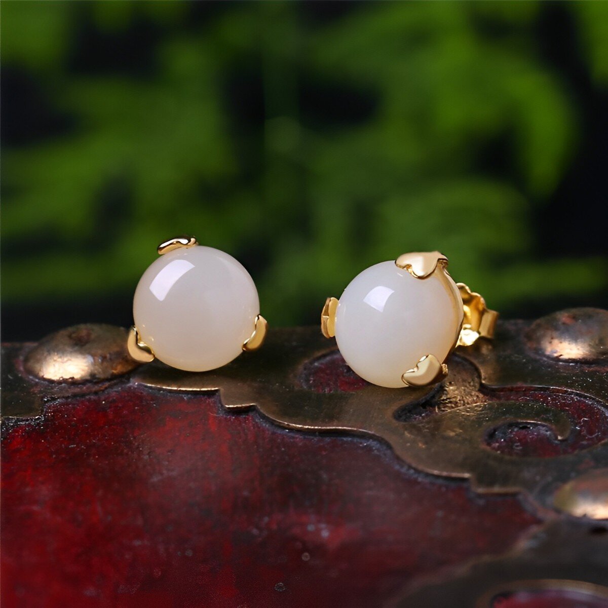 Brincos de jade branco de 8 mm em ouro amarelo maciço 14 quilates-3