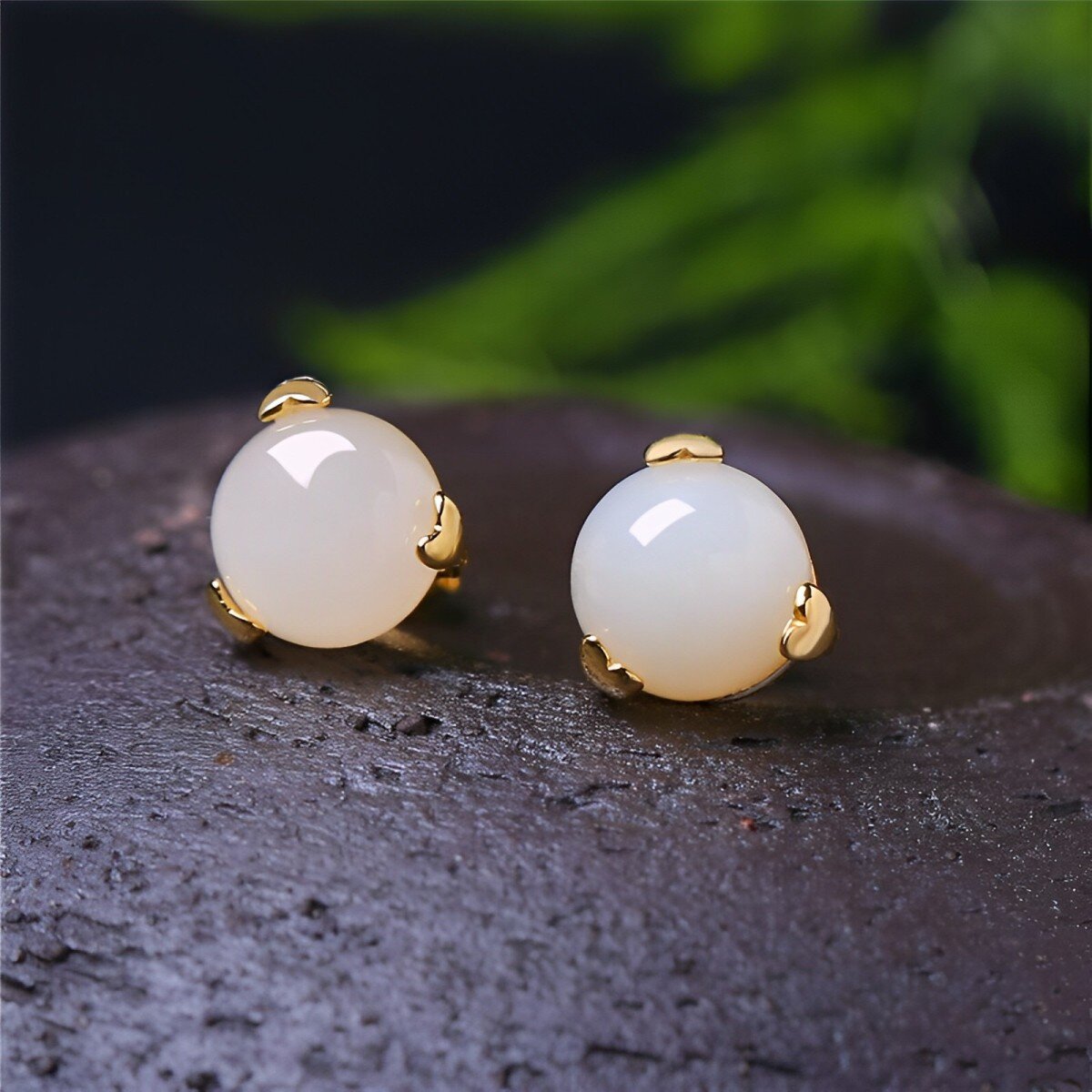 Brincos de jade branco de 8 mm em ouro amarelo maciço 14 quilates-5