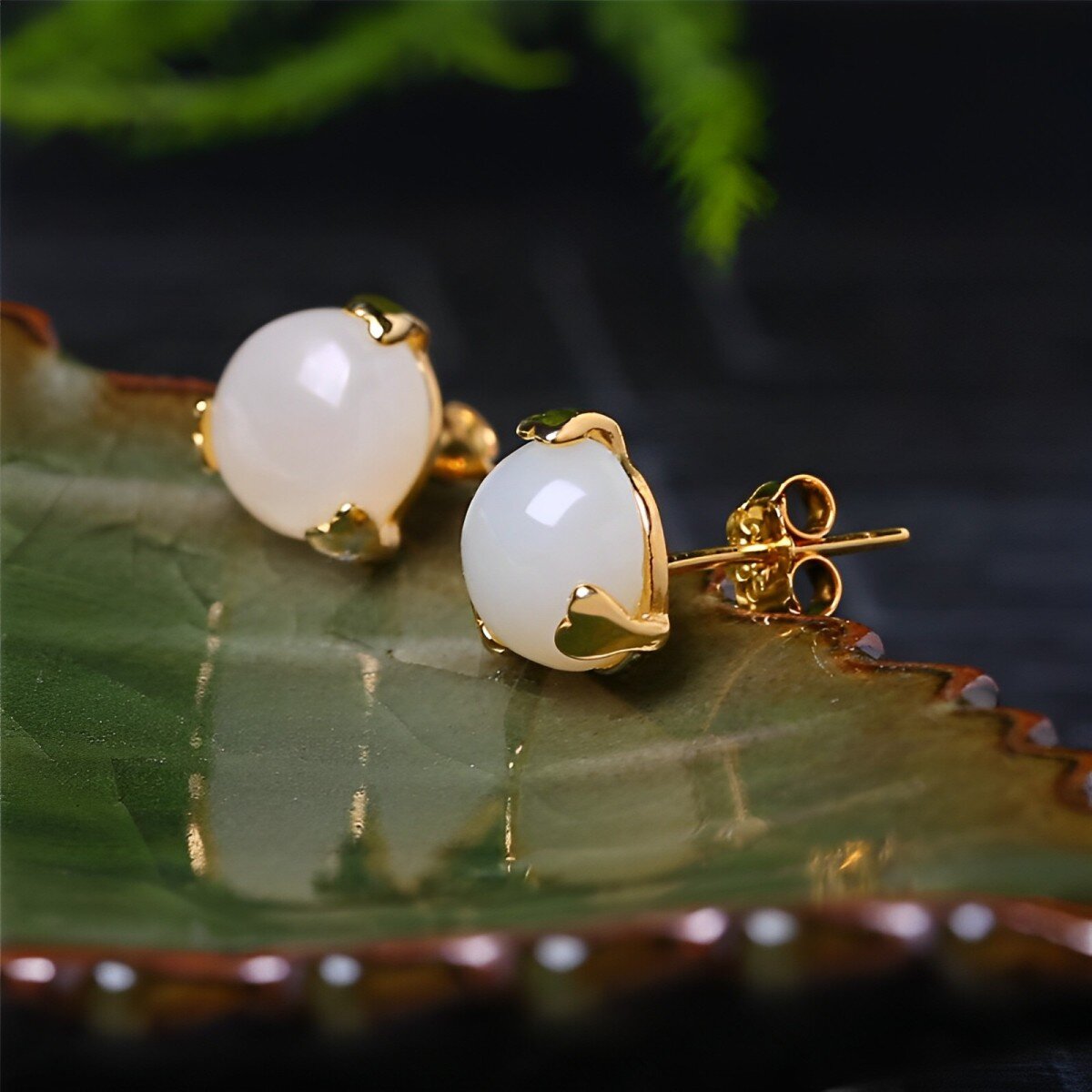 Brincos de jade branco de 8 mm em ouro amarelo maciço 14 quilates-6