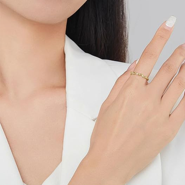 Anillo de compromiso con grabado personalizado de diamantes creados en laboratorio y forma circular chapado en oro amarillo de plata de ley-2