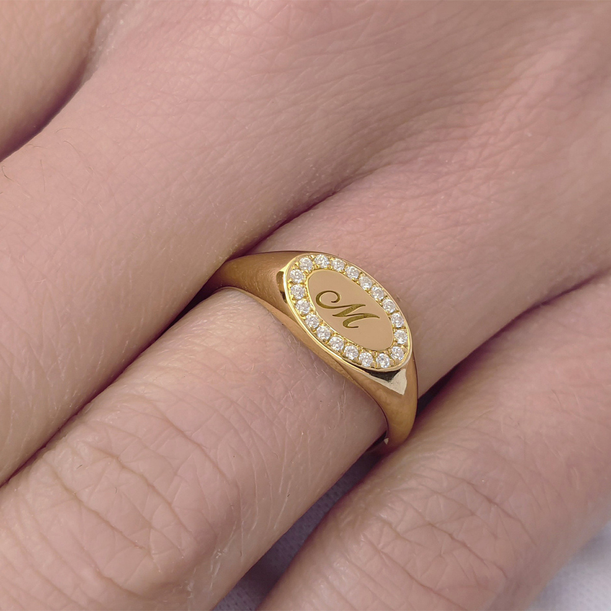 Anillo de plata de ley con diamantes creados en laboratorio con forma circular chapada en oro amarillo-2