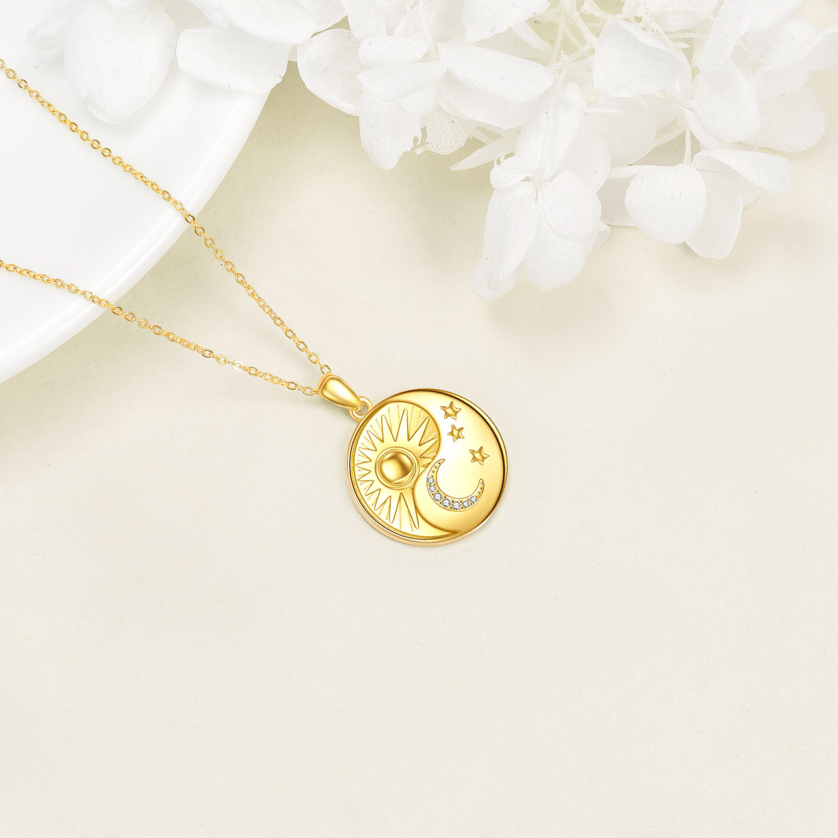 Collar con colgante de plata de ley con circonita cúbica chapada en oro amarillo, luna, estrella y sol para mujer-4