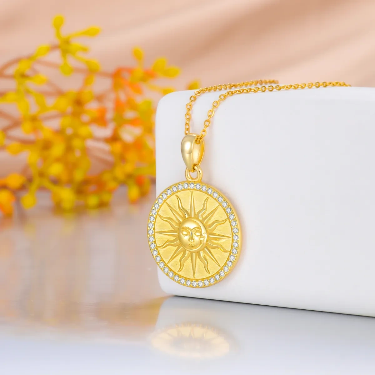 Collana in argento 925 placcato oro giallo con ciondolo circolare a forma di zircone con luna e sole-3