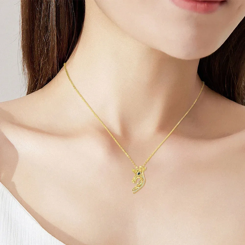 Collana con ciondolo a forma di giraffa e nodo celtico in argento sterling e placcato oro giallo.-2