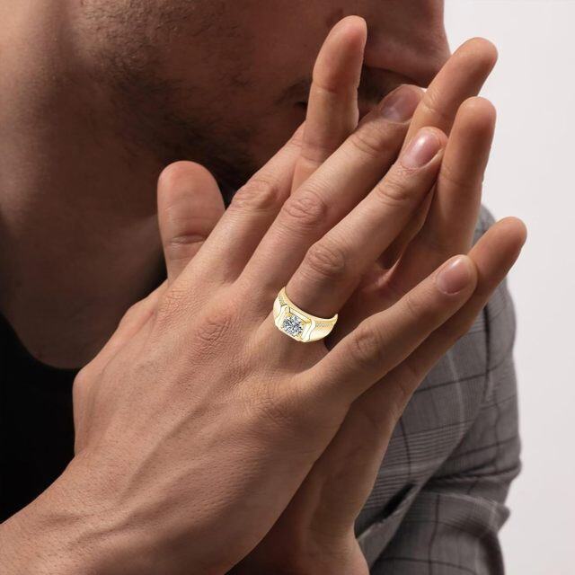 Anillo de compromiso de plata de ley con moissanita chapada en oro amarillo con grabado personalizado para hombres-2