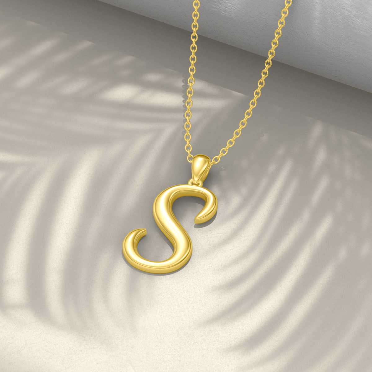 Collar colgante de plata de ley con baño de oro amarillo con la letra inicial S-4