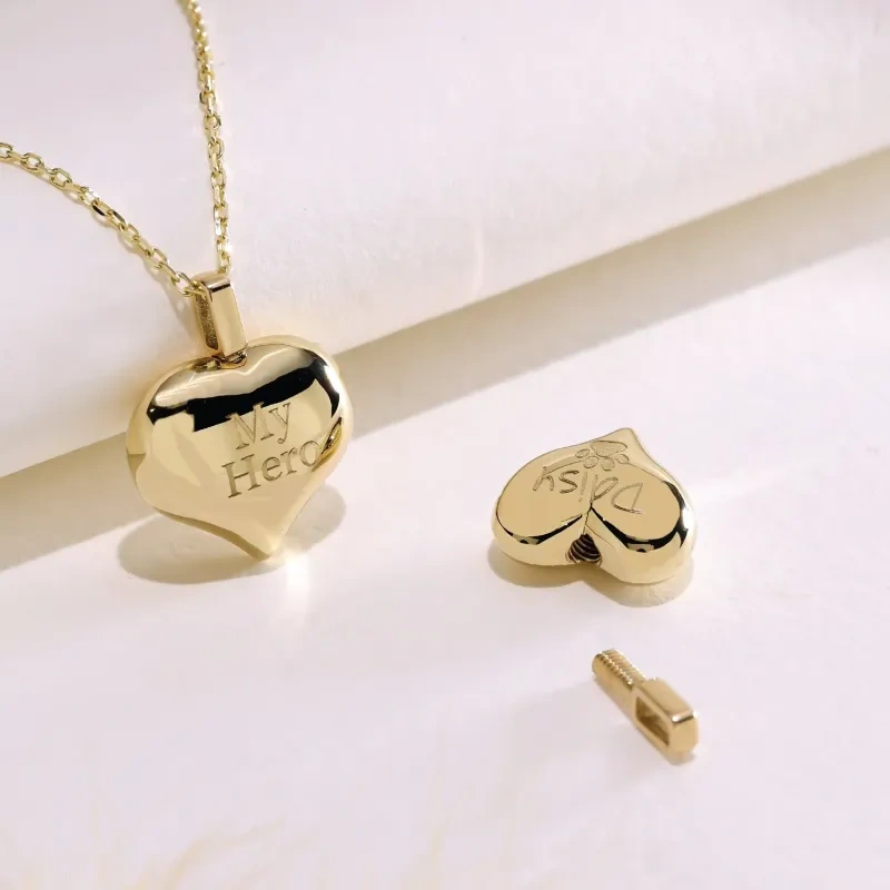 قلادة على شكل جرة قلبية مخصصة للرماد، مصنوعة من الفضة الإسترليني ومطلية بالذهب الأصفر مع حفر شخصي.-6