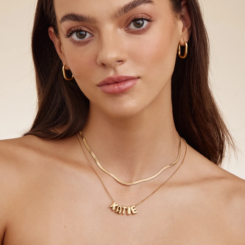 Sterling zilveren gepersonaliseerde ketting met initiaalletter en bubbelmotief in geelgoud-2