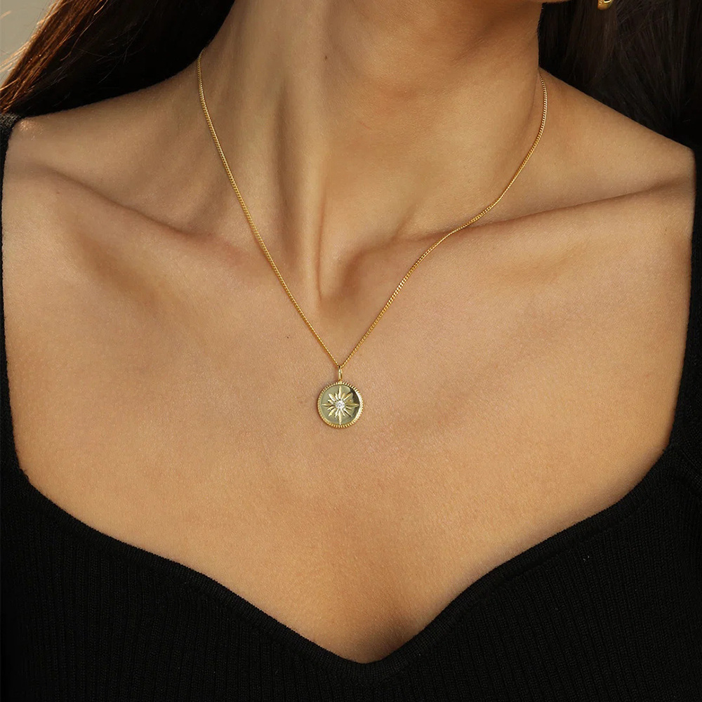 Collana a strati in argento sterling e placcata in oro giallo con zirconi rotondi Luna e Sole-4