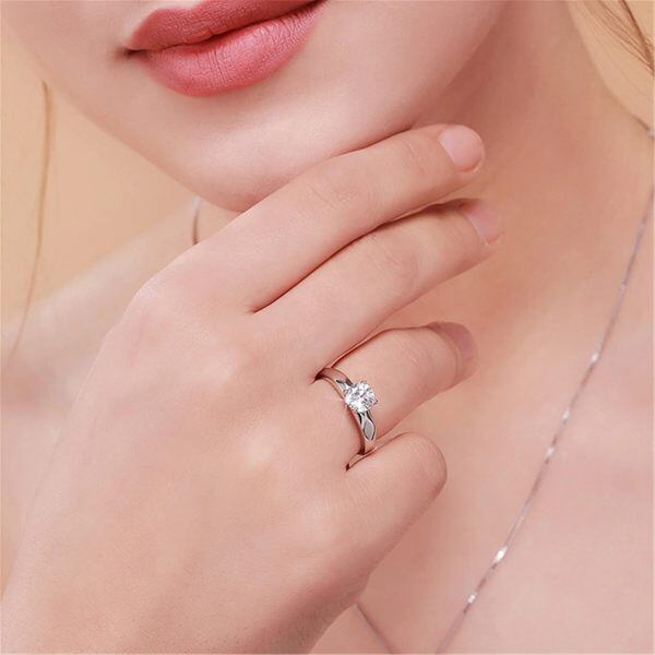 Anelli per coppia con zirconi rotondi in argento sterling per le