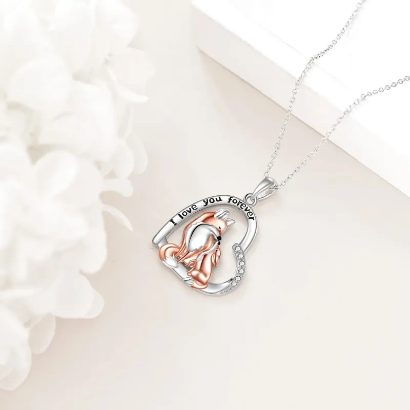 Colar com pingente de coração de raposa de zircônia em prata esterlina com palavra gravada-4