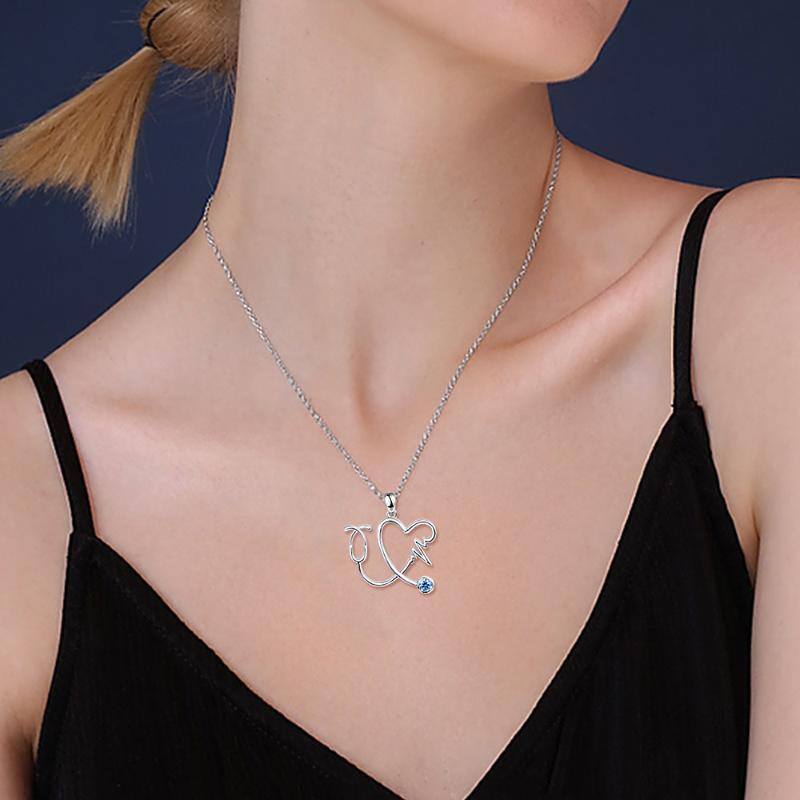 Collana con ciondolo a cuore e stetoscopio in argento sterling con zircone-2