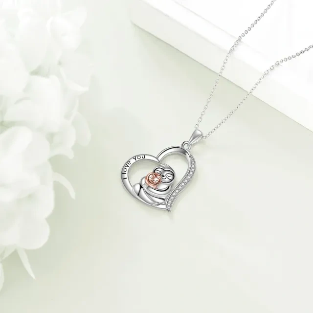 Collar con colgante de corazón de perezoso y circonitas de plata de ley con palabra grabada-3