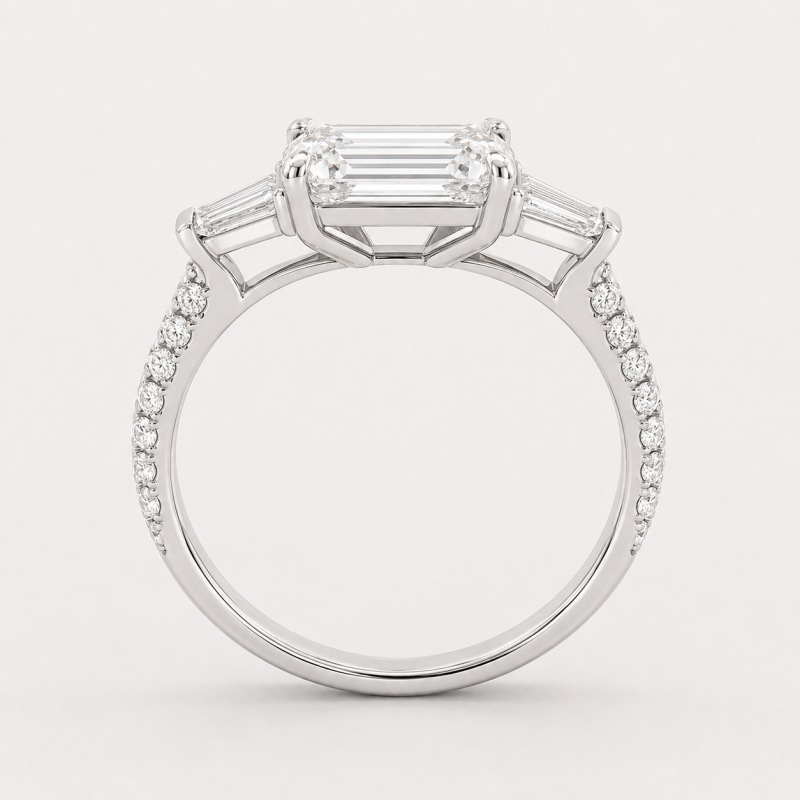 Anillo de compromiso de tres piedras con diamante cultivado en laboratorio de talla esmeralda y engaste horizontal en plata de ley-4