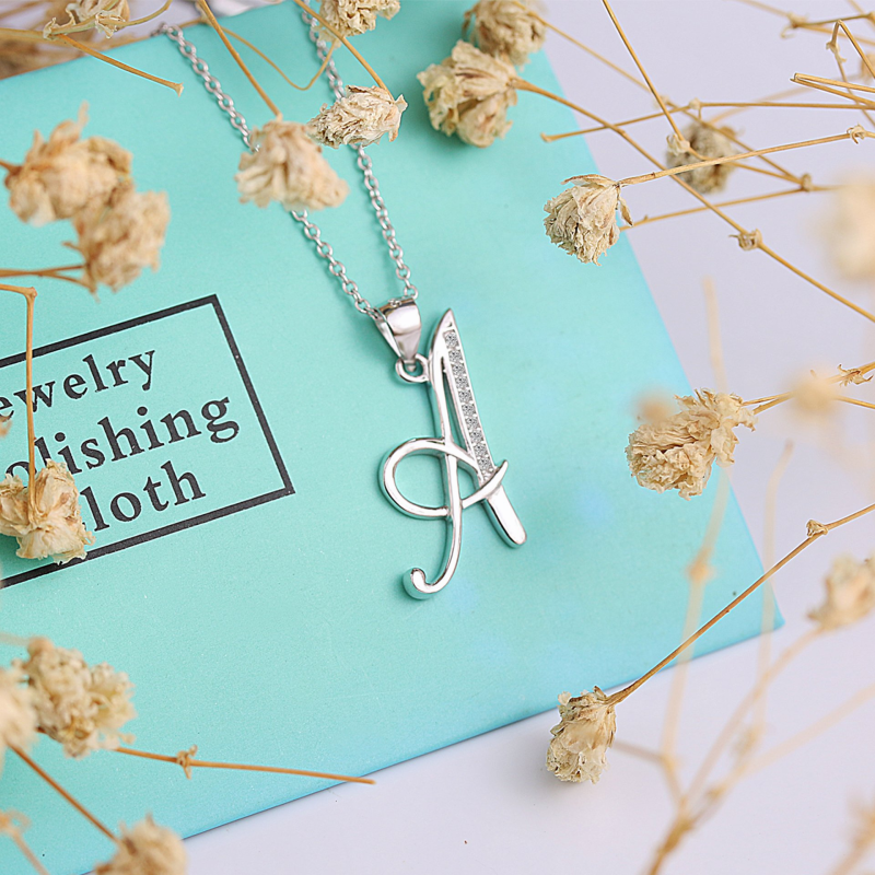 Collar con colgante de letra inicial personalizado con circonita cúbica en plata de ley y letra inicial A-4