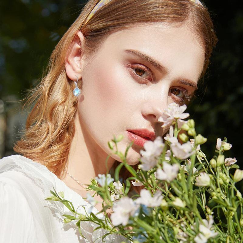 Boucles d'oreilles dormeuses en argent sterling avec pierre de lune et marguerite en forme de goutte-2