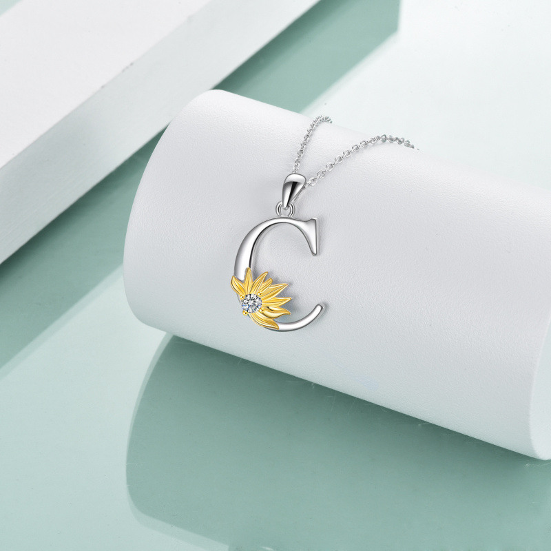 Collar con colgante de girasol personalizado con inicial C y circonita cúbica circular de dos tonos en plata de ley para mujer-3